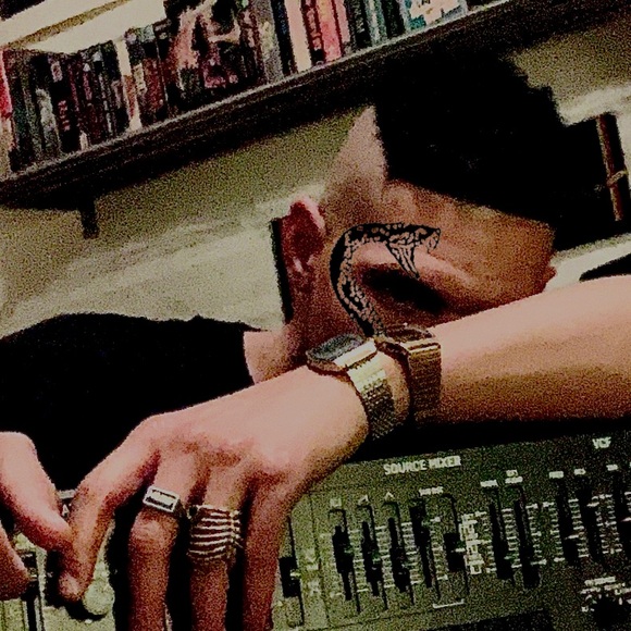 Leon - Picture 3 of 4